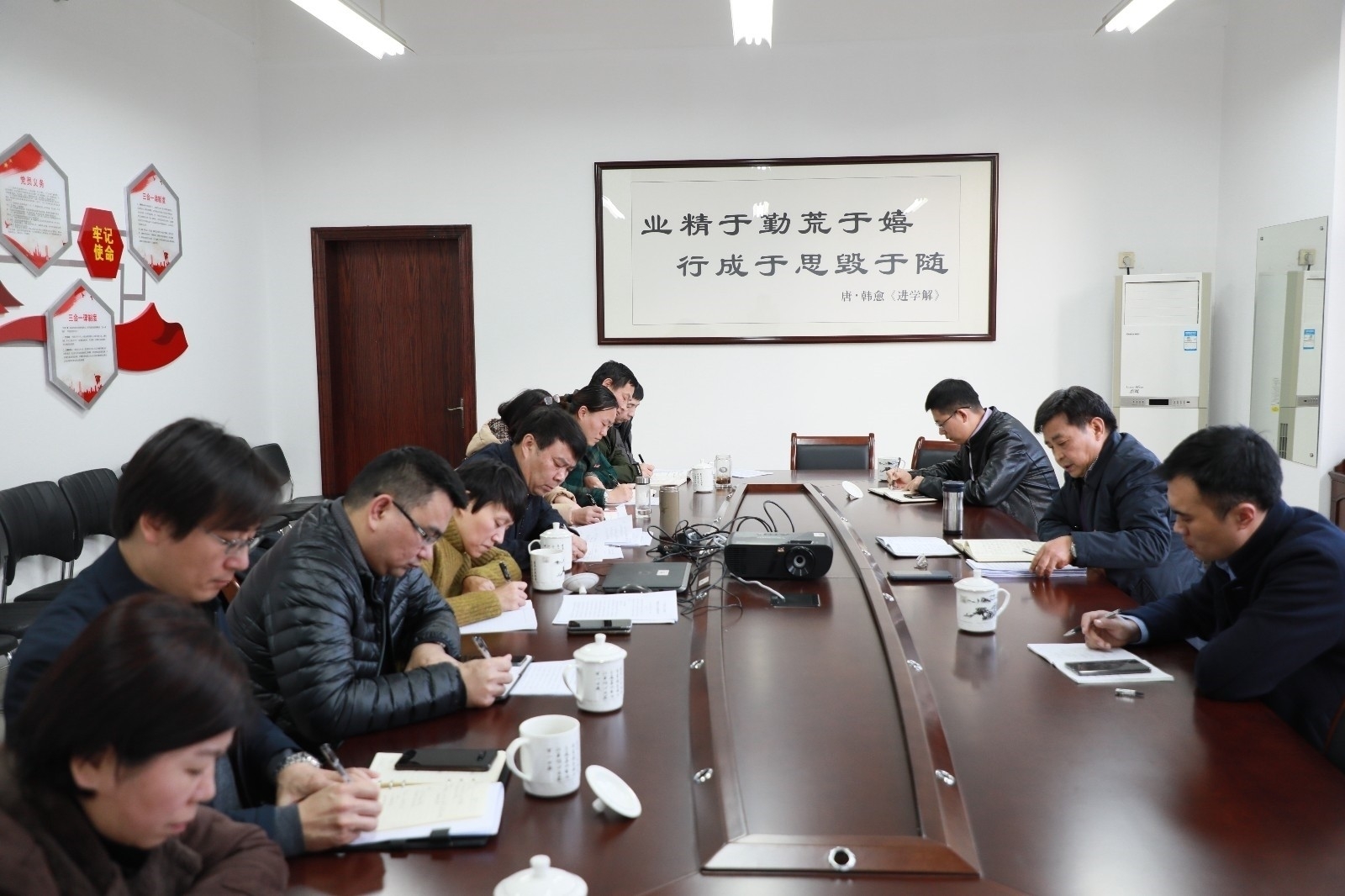 校党委书记赵健到历史文化学院、经济管理学院指导开展“不忘初心、牢记使命”主题教育民主生活会.JPG