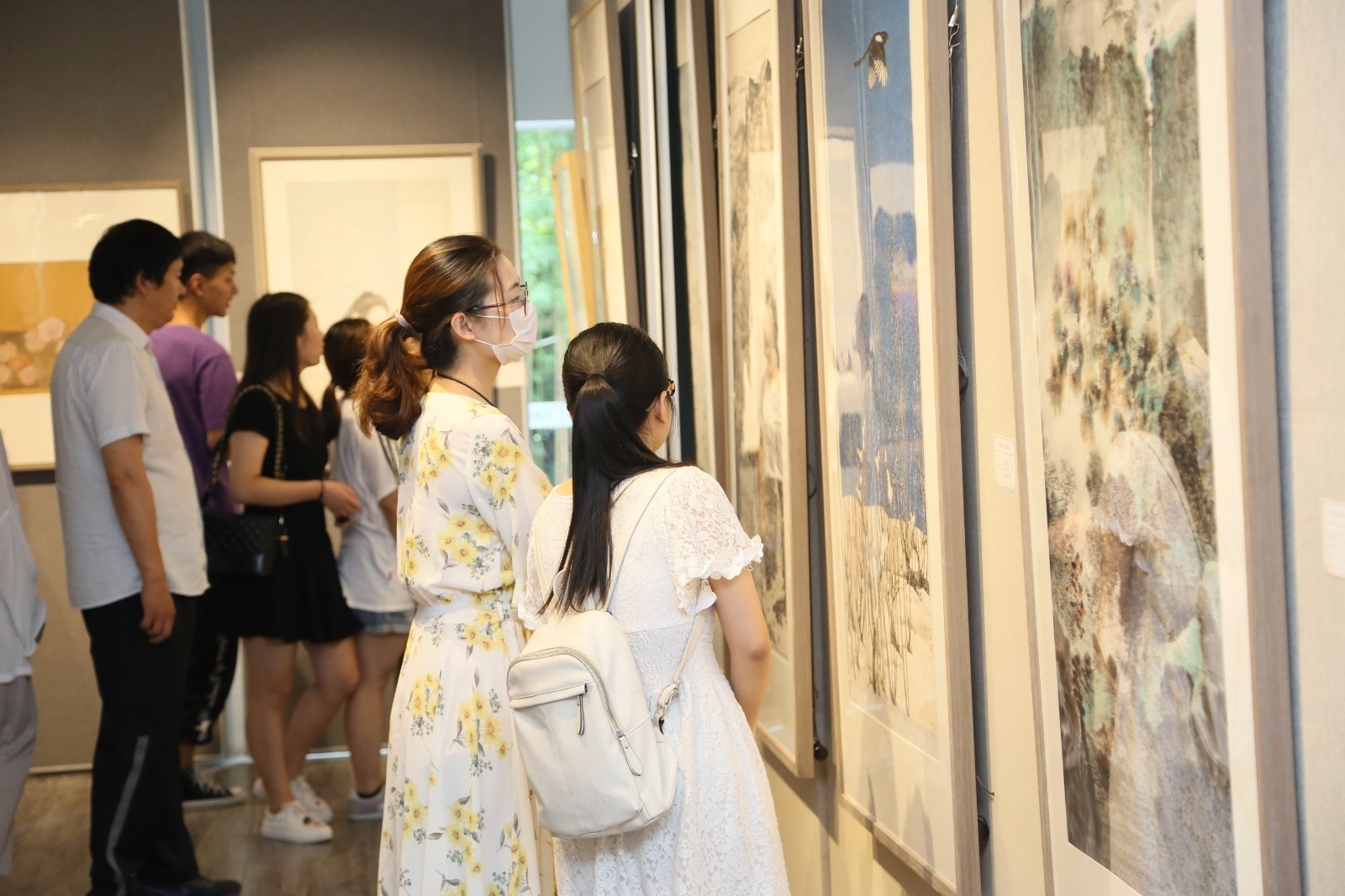 参观展览 (1).JPG