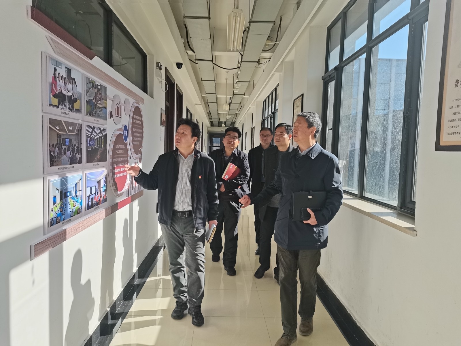 1校领导到文学院指导专业认证工作.jpg