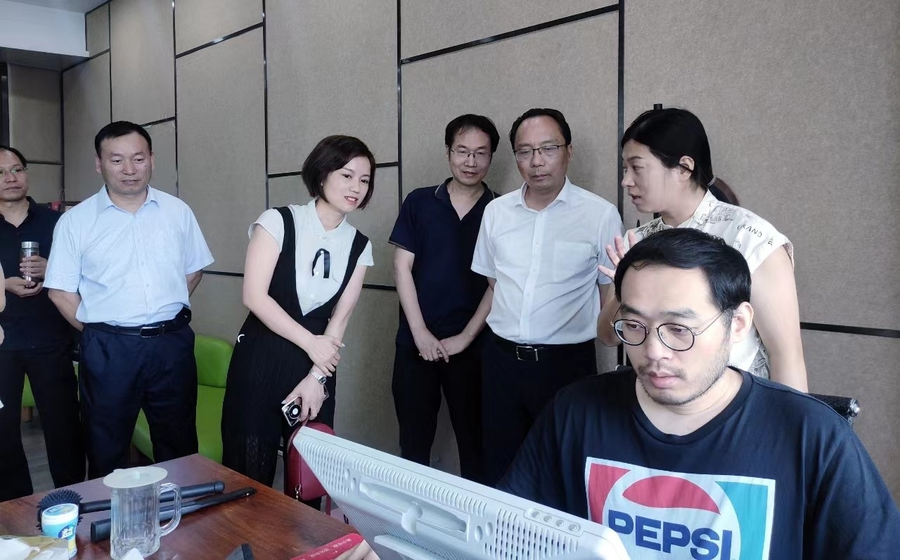 园区参观.jpg
