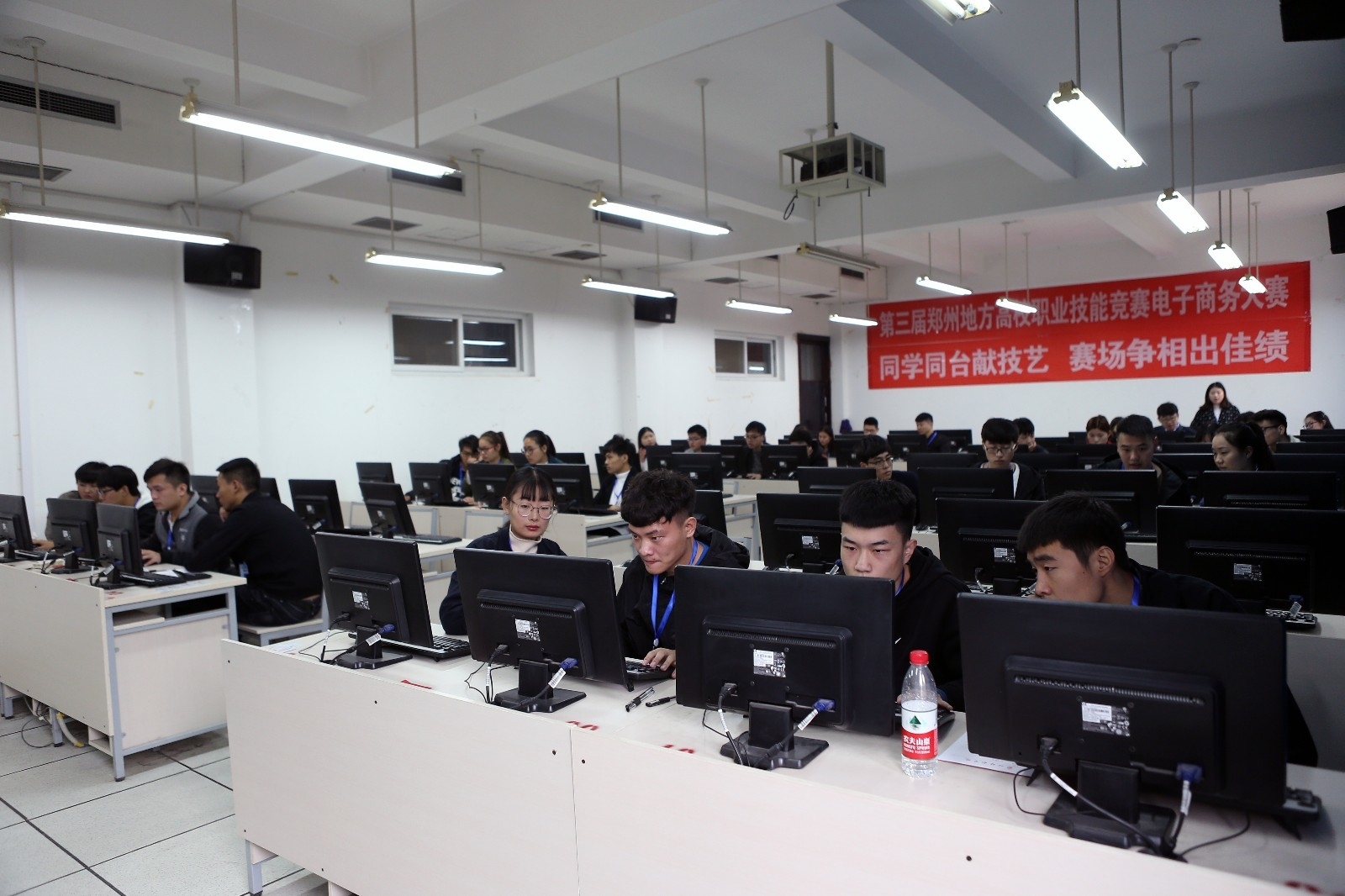 电子商务技能竞赛新闻2.jpg